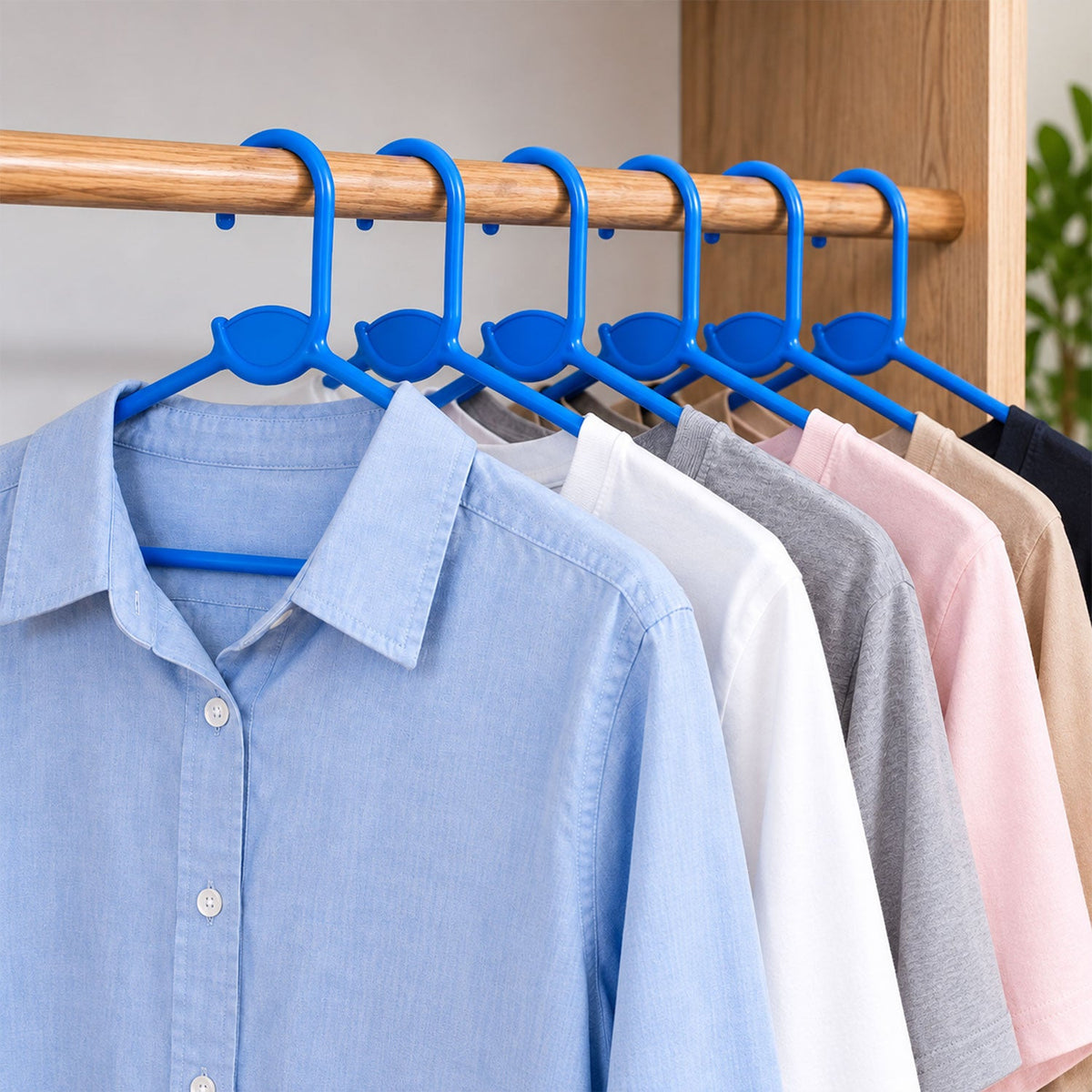 Plastic Clothes Hangers – Durable & Space-Saving Set of 6