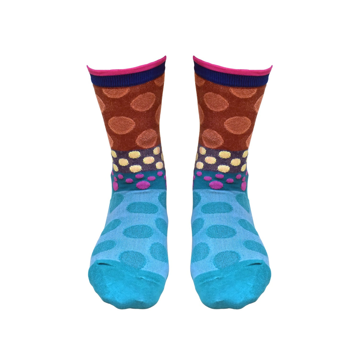 Stylish men's ankle length socks in a versatile shade, perfect for casual or active use.