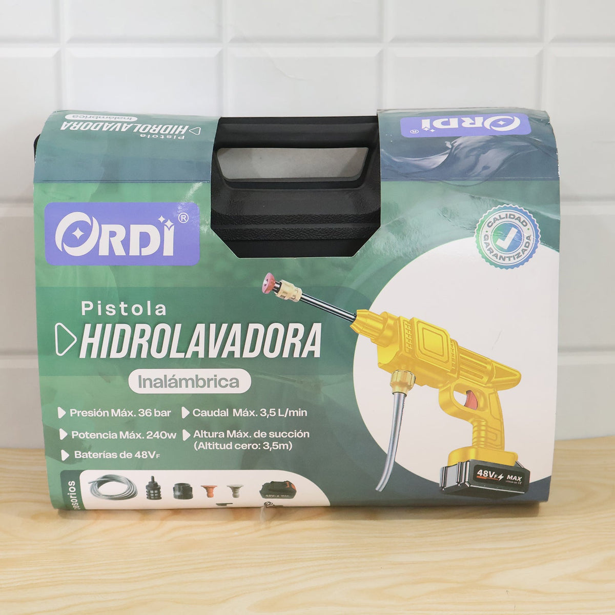 A green and black product box for an "ORDI PISTOLA HIDROLAVADORA INALÁMBRICA" (wireless pressure washer) with an